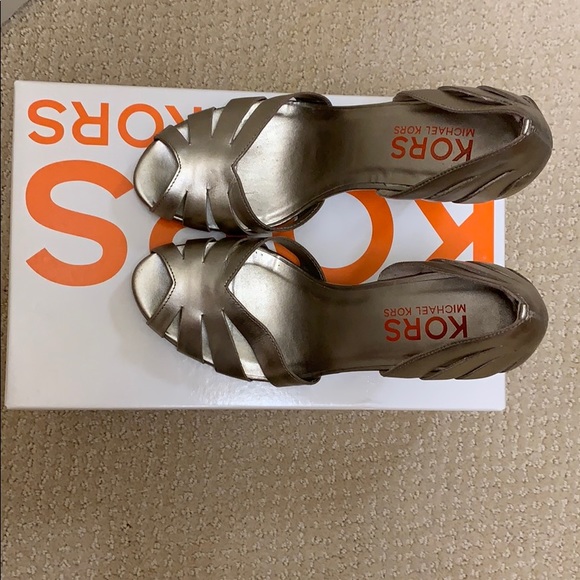 Michael Kors gold metallic heels - Picture 4 of 4